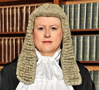 O πρώτος διεμφυλικός δικαστής στην ιστορία της Βρετανίας