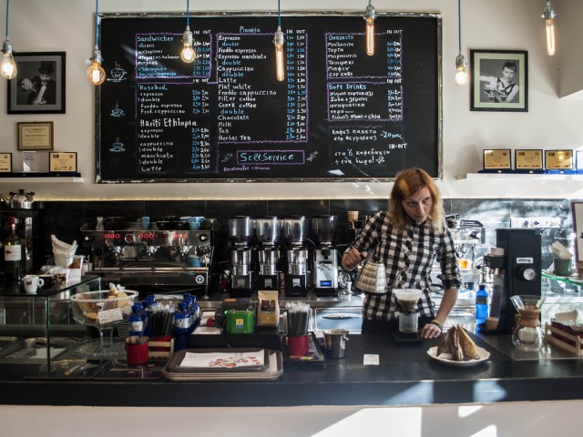 Στο «Δυο γουλιές και Δυο μπουκιές» φτιάχνουν τον τέλειο καφέ