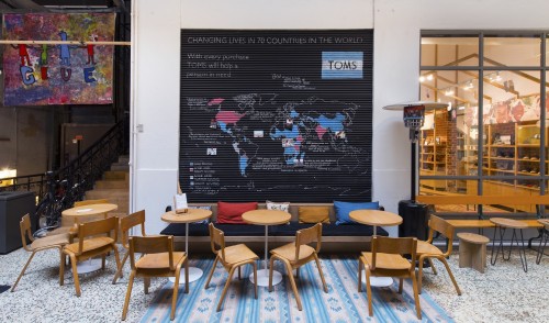Το μοναδικό TOMS Flagship Store στην Ελλάδα μεγαλώνει!
