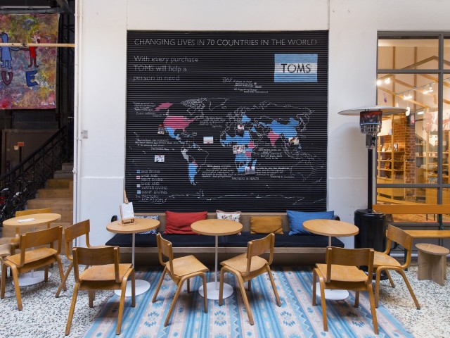 Το μοναδικό TOMS Flagship Store στην Ελλάδα μεγαλώνει!