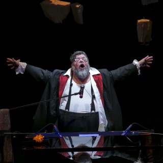 Το «Όλοι Ένα» είναι μια tour de force του Σταμάτη Κραουνάκη