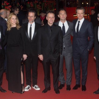 Η Popaganda στο Βερολίνο: Ο Jude Law κι ο Colin Firth ζουν το bro-μάντσο τους στο Genius