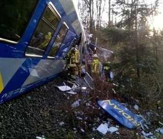 Τέσσερις νεκροί και σχεδόν 150 τραυματίες σε σύγκρουση τρένων στη Γερμανία