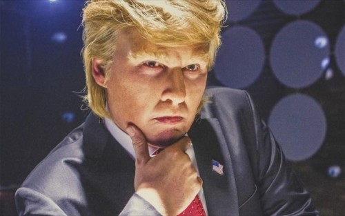 Ο Johnny Depp υποδύεται τον Donald Trump