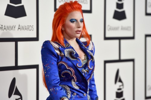 Δείτε το performance – φόρο τιμής στον David Bowie της Lady Gaga