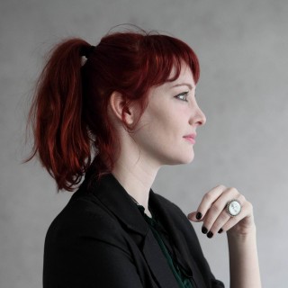 Τα κοσμήματα από σμάλτο “Enamel Era” της Λιλιάνας Αβρούσιν είναι «θραύσματα του μέλλοντος»