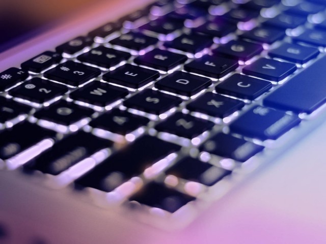 Γιατί τα κουμπιά F και J στο πληκτρολόγιο έχουν «εξογκώματα»;