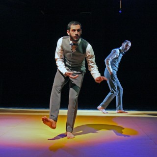 Μα ποιος είναι επιτέλους αυτός ο βαρύτονος κύριος Χαρίτονος Φουξ;