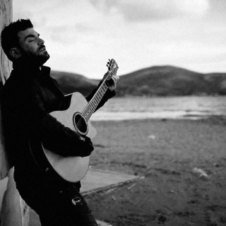 Παντελίδης στο YouTube, ουίσκι σε κούπα του νες και «γαρίφαλα στην οθόνη»…