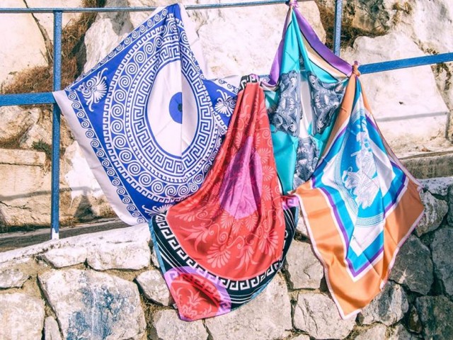 Τα φουλάρια ΜagnaΔi φέρνουν την ελληνική μυθολογία στην μόδα