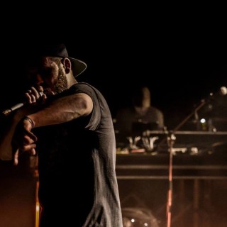 Το μικρόφωνο του Εlephant Phinix ανάβει για το φευγιό του Κill Emil.