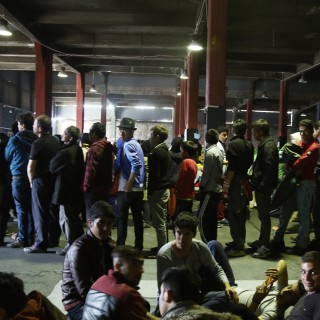 420 πρόσφυγες μεταφέρονται από τον Πειραιά στη Μυρσίνη Ηλείας και στα Ιωάννινα