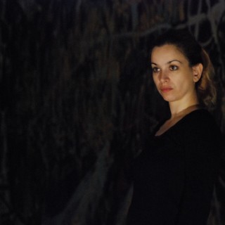 Ώρα έξι το απόγευμα, της Έλενας Πολυγένη