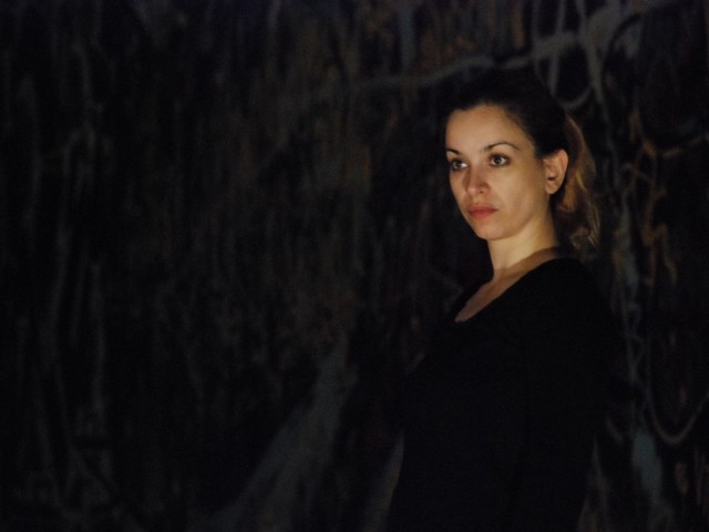 Ώρα έξι το απόγευμα, της Έλενας Πολυγένη