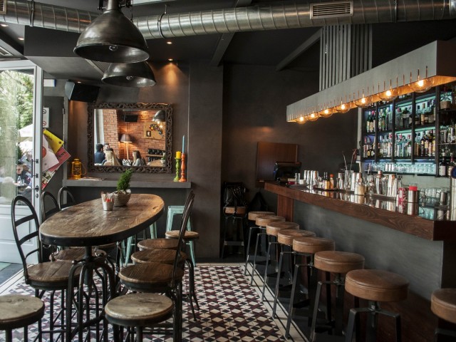 Στο Spollati για ιδιαίτερες ποικιλίες καφέ και λαχταριστό burger