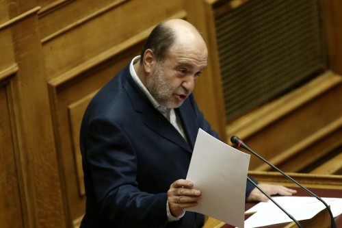 Βουλή: Κατηγορηματική διάψευση Τρ. Αλεξιάδη για κούρεμα καταθέσεων