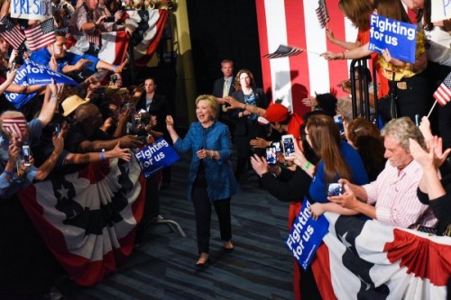 ΗΠΑ: Ενίσχυση των Χίλαρι και Τραμπ στις εκλογές της Τρίτης