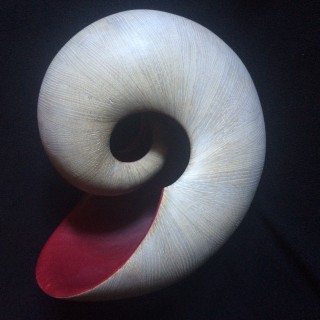 Ο Δημήτρης Ρουσσέτος μετατρέπει τα κούτσουρα σε τέχνη ώστε να γίνουν αθάνατα