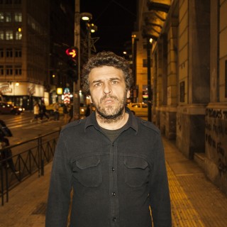 Ο Κώστας Κουτσολέλος είναι ο βασιλιάς του αυτοσαρκασμού