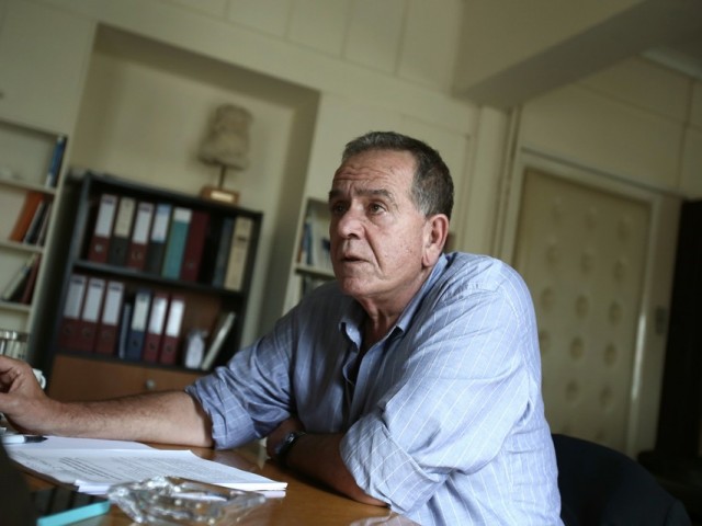 Στο νοσοκομείο με υπερκόπωση ο υπουργός Μεταναστευτικής Πολιτικής, Γιάννης Μουζάλας