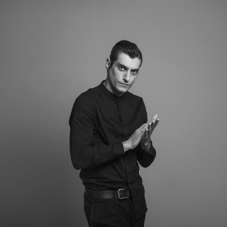 Ο Αργύρης Πανταζάρας σπάει το κεφάλι του με τον Επίκουρο και ερωτεύεται με τον Εμπειρίκο