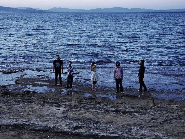 Οι Playground Theory θα ξαναζούσαν άνετα τη δεκαετία του ’90, κλέβοντας όμως λίγη από την ψυχεδέλεια των 60s