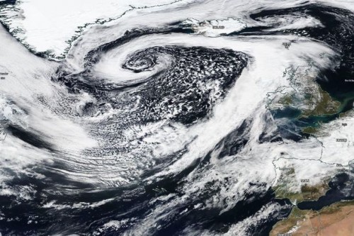 Σοβαρή αναστάτωση στα λονδρέζικα αεροδρόμια εξαιτίας της καταιγίδας Κέιτι