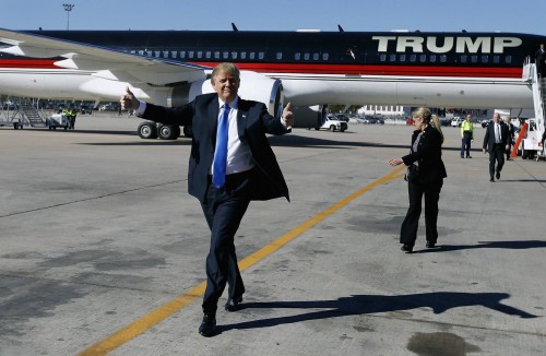 Ο Ντόναλντ Τραμπ τα βάζει και με το Amazon