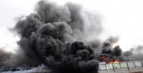 Σε εξέλιξη παραμένει η πυρκαγιά που ξέσπασε το πρωί στον Ασπρόπυργο