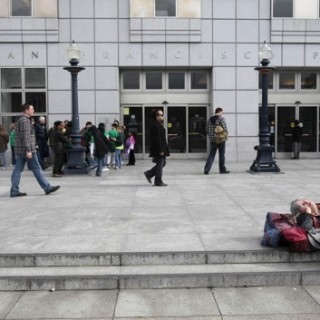 Όταν οι βιβλιοθήκες γίνονται τα «σπίτια» των αστέγων