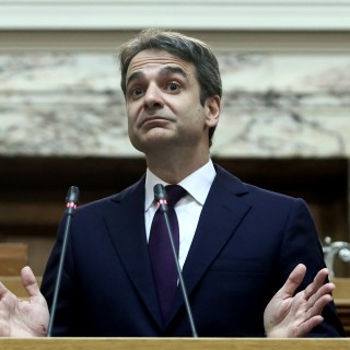 Ο Peter Spiegel των Financial Times θεωρεί ατόπημα τη στάση του Κ. Μητσοτάκη