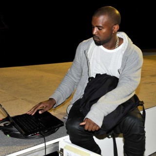 Ρε μπαγασάκο Kanye κατεβάζεις torrents;