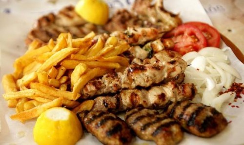 “Ελάτε να φάμε κρέας τη Μεγάλη Παρασκευή”