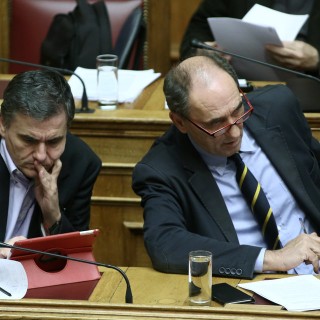 Σε μία πρώτη συμφωνία με τους δανειστές προσβλέπει η κυβέρνηση