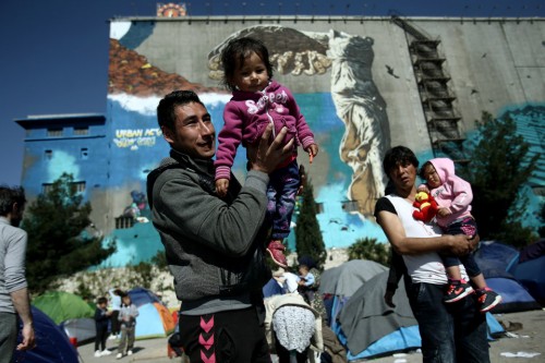 Νέα προσπάθεια μεταφοράς των προσφύγων του Πειραιά σε κέντρα φιλοξενίας