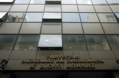 ΟΟΣΑ: Μείωση της μέσης επιβάρυνσης μισθών στην Ελλάδα από φόρο εισοδήματος και ασφαλιστικές εισφορές