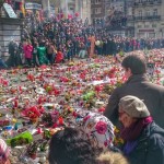 Βέλγιο: Χιλιάδες κάτοικοι των Βρυξελλών πραγματοποιούν πορεία – φόρο τιμής στα θύματα των τρομοκρατικών επιθέσεων και εναντίον του μίσους