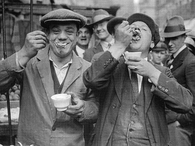 Εσύ θα έτρωγες πόδια προβάτου και αίμα;