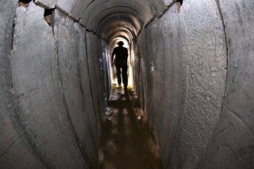 Tούνελ που συνδέει τη λωρίδα της Γάζας με το Ισραήλ κατέστρεψε ο ισραηλινός στρατός