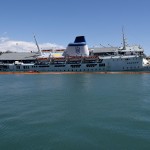 Σφραγίστηκε ο καταπέλτης του ημιβυθισμένου πλοίου «Παναγία Τήνου» στο λιμάνι του Πειραιά