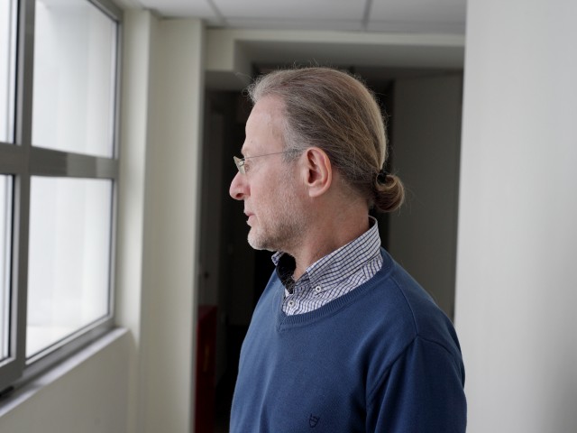 Κύρκος Δοξιάδης: «Η σχέση προπαγάνδας και ιδεολογίας είναι μια σχέση μπράβου με το καθώς πρέπει αφεντικό του»