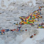Ένας Γερμανός επιδιορθώνει τοίχους που καταρρέουν με Lego
