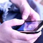 Ηνωμένα Αραβικά Εμιράτα: Γυναίκα τσέκαρε το κινητό του άντρα της και καταδικάστηκε σε απέλαση