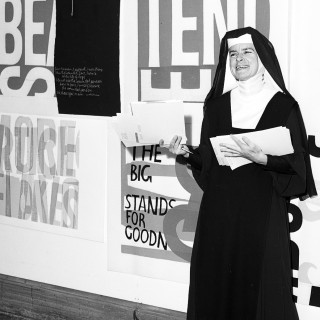 Corita Kent: Η ποπ μοναχή της δεκαετίας του ’70