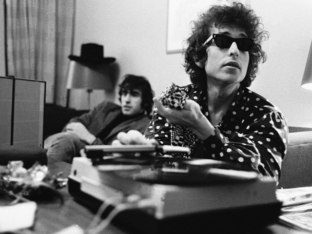 Στις 24 Μαΐου του 1941 γεννιέται ο Bob Dylan
