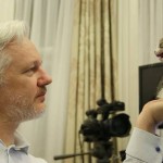 Ο Ασάνζ απέκτησε νέα παρέα στην πρεσβεία του Ισημερινού στο Λονδίνο όπου έχει βρει καταφύγιο