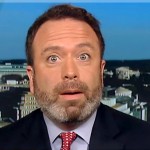 Γιατί αυτός ο κύριος καλείται να φάει μια ολόκληρη εφημερίδα