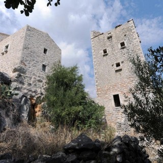 «Μάινα»: Ένα πολυτελές πυργόσπιτο που συνδυάζει την μανιάτικη παράδοση με τη σύγχρονη άνεση