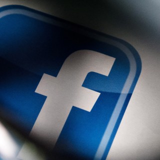 Μα τελικά πώς επιλέγει τα “trending news” του το Facebook;