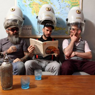 Αυτά τ’ αγόρια είναι οι ρομαντικοί οπαδοί του “κάθε πέρσι και καλύτερα”